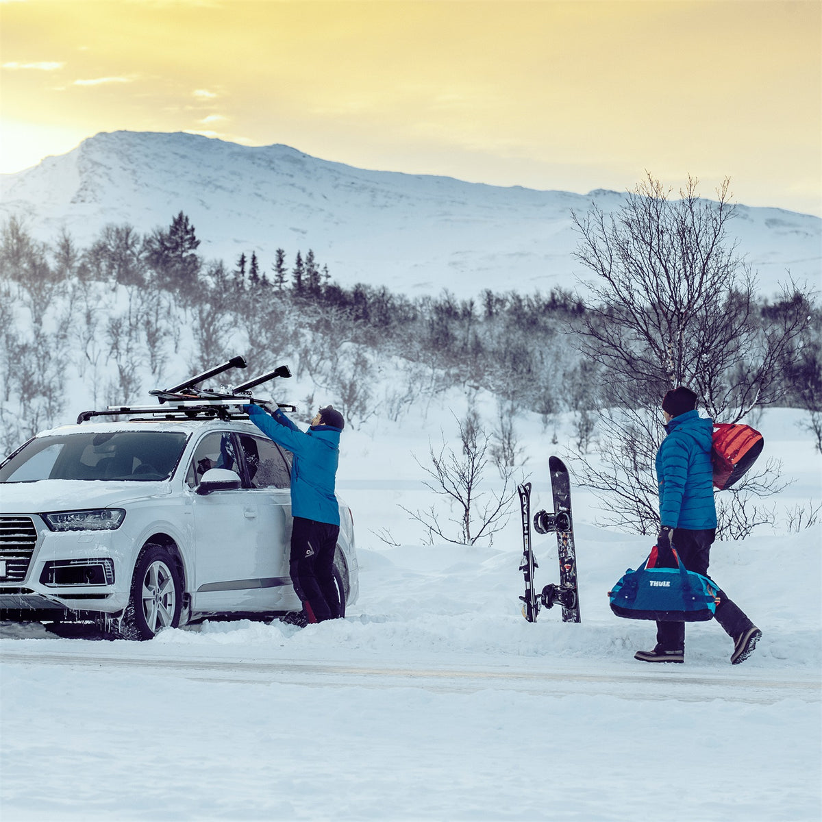 Thule SnowPack Extender - Up To 6 Pairs Skis Or 4 Snowboards - Extends Past Doors