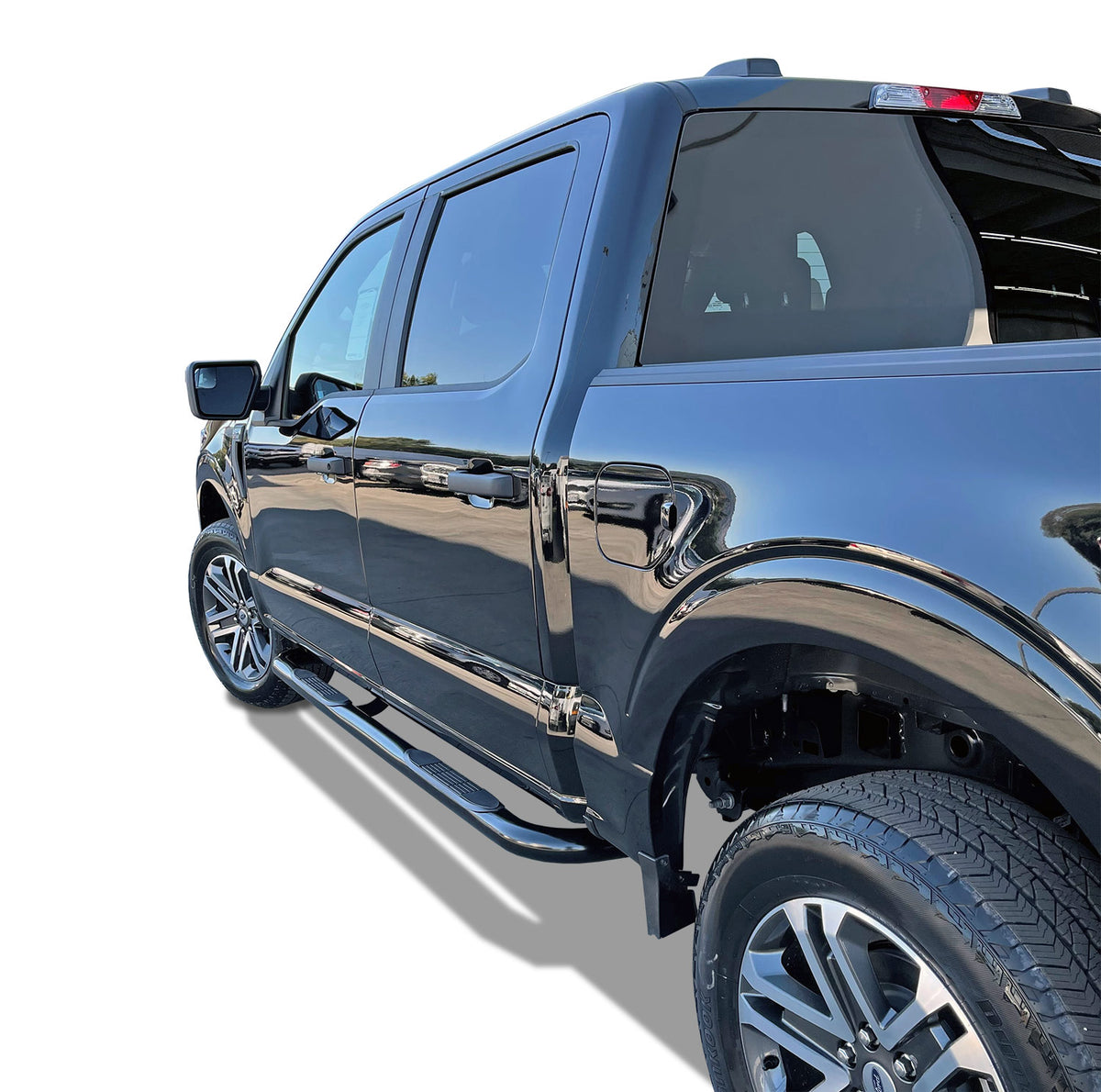 Steelcraft 3" Round Sidebars - Black - 2015-2025 Ford F150 / 2022-2025 Ford F150 Lightning / 2017-2025 Ford Super Duty Super Crew Cab (214500)