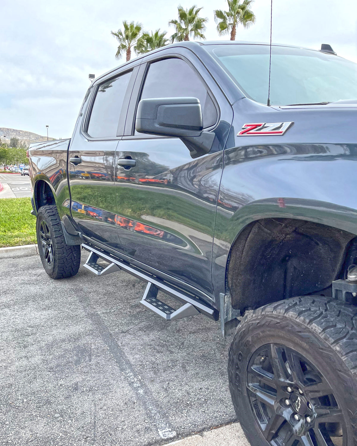 Steelcraft STX Drop Step - Black - 2019-2025 Chevy Silverado / GMC Sierra 1500 / 2020-2025 Silverado/Sierra 2500/3500 Crew Cab (700-02280)