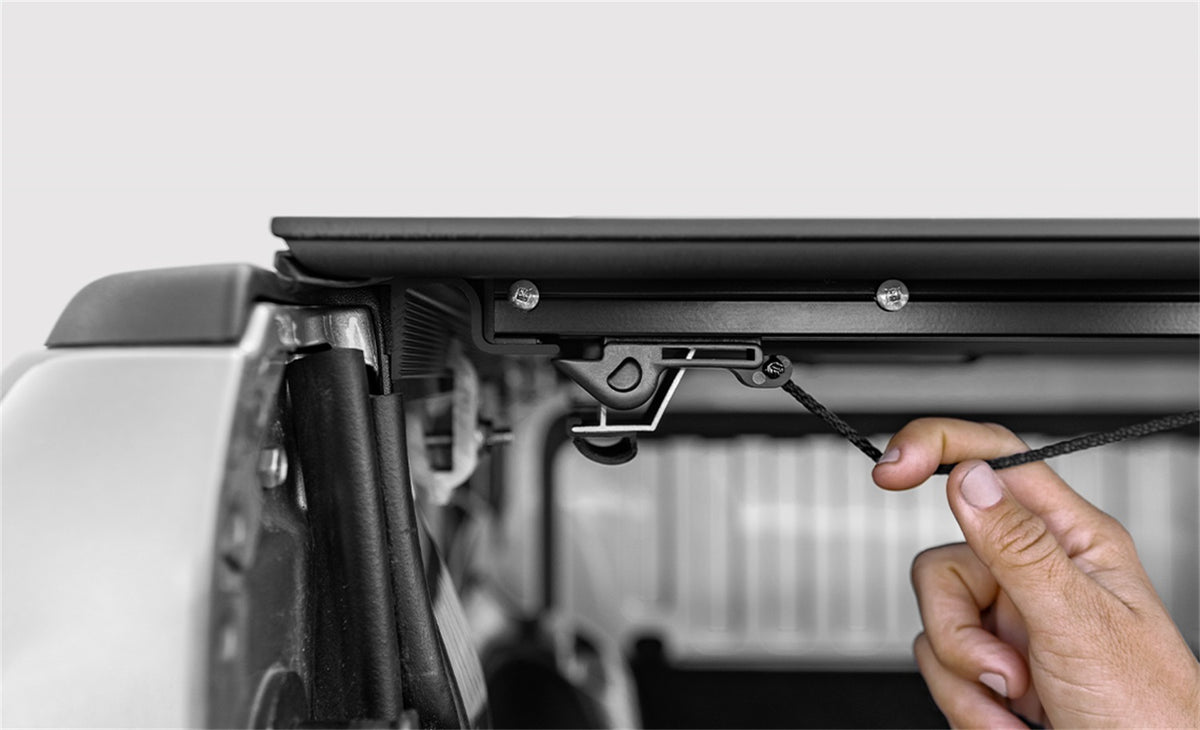 LOMAX™ Stance™ Hard Tri-Fold Cover - G4010099