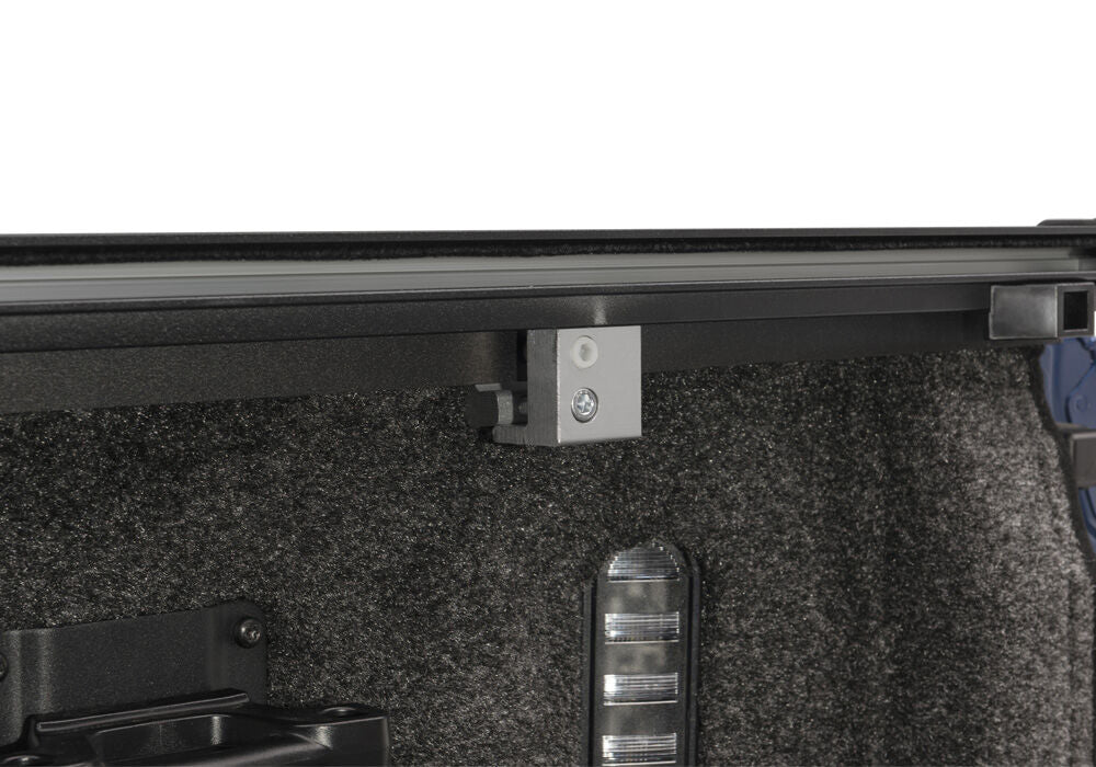 Retrax IX Tonneau Cover - 2019 (New Body Style)-2026 Chevy Silverado/GMC Sierra 1500 6' 7" Bed