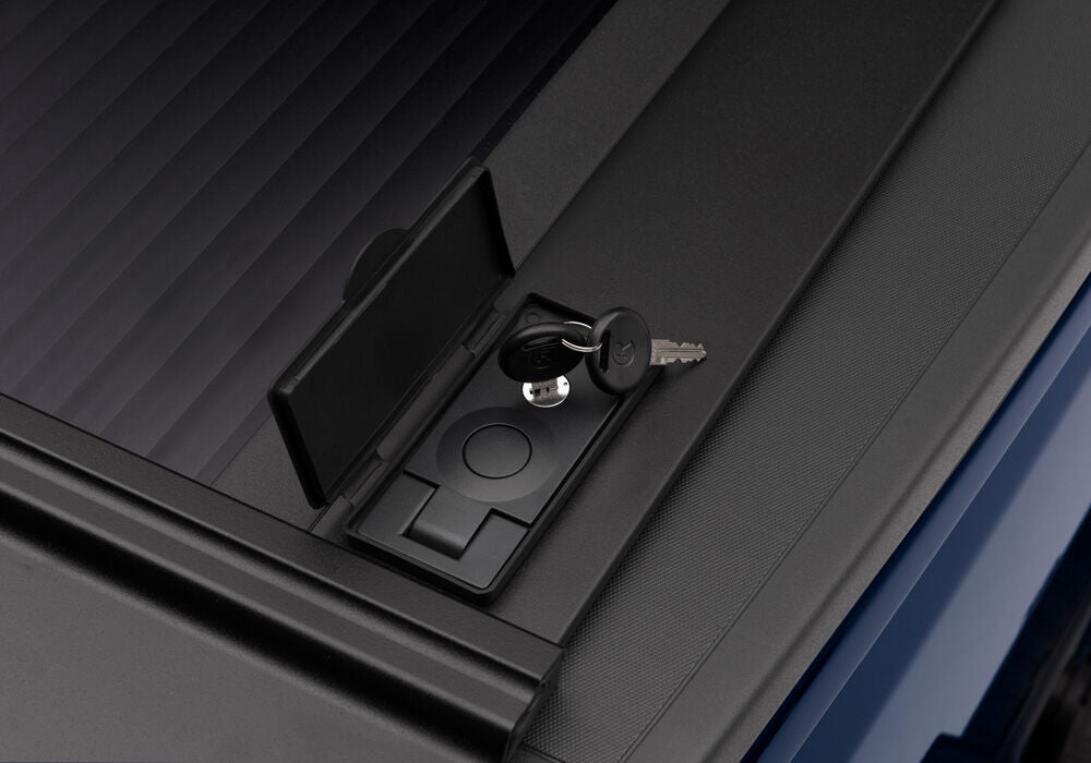 RetraxOne MX Retractable Tonneau Cover - Matte One Piece Polycarbonate Finish - 2014-2018 (2019 Legacy/Limited) Chevy Silverado/GMC Sierra 1500/2015-2019 2500 HD/3500 HD 6' 6" Bed without Stake Pockets - Standard Rails