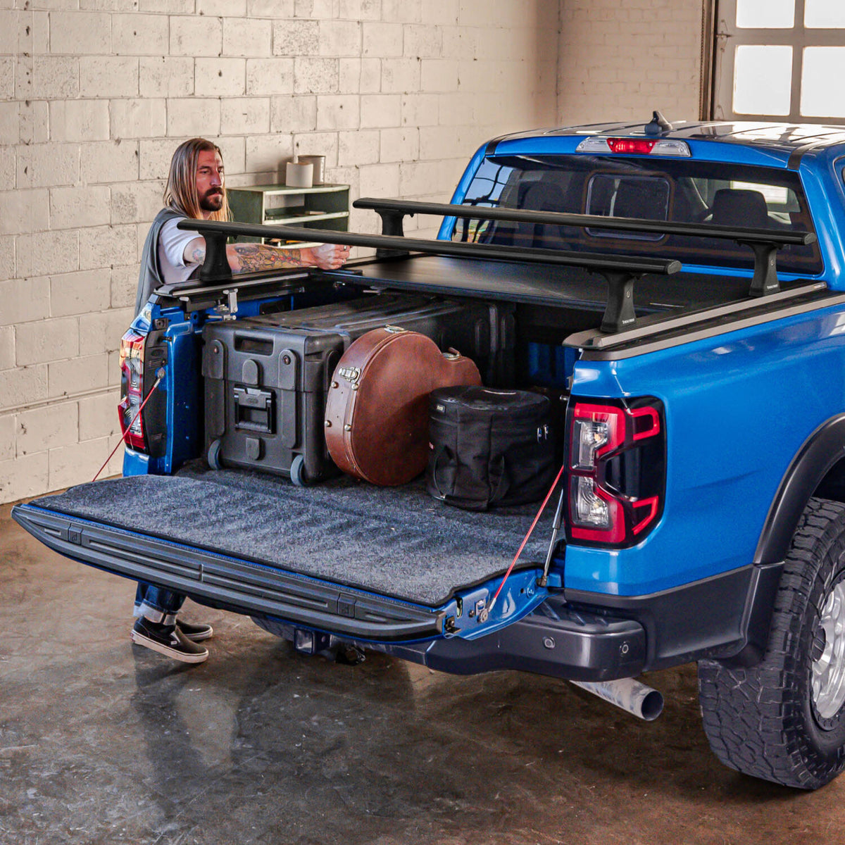 RetraxPRO XR Retractable Tonneau Cover - Industrial Strength Aluminum Construction - 2019-2026 Chevy Silverado/GMC Sierra 1500 8' Bed without Factory Side Storage Boxes without Stake Pockets - Standard Rails